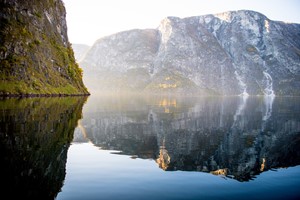 Ein ruhiger Tag am Fjord - Norway in a nutshell winter tour- Flåm, Norwegen