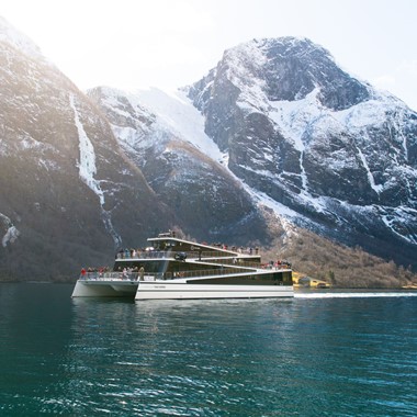 Norway in a nutshell® winter tour - Vision of the fjords auf der UNESCO Nærøyfjord  - Flåm, Norwegen