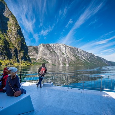 Visión de los fiordos desde la cubierta a bordo - Tour de invierno Norway in a nutshell® - Flåm, Noruega