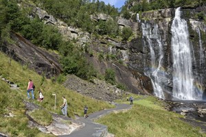 Wasserfall Skjervefossen - Ulvik, Hardanger, Norwegen