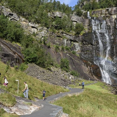 Wasserfall Skjervefossen - Ulvik, Hardanger, Norwegen