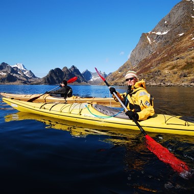 Kayak en el fiordo de Reine - Islas Lofoten in a nutshell - Reine, Noruega