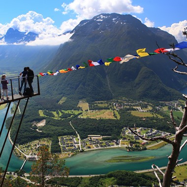 Opplev Rampestreken utsiktspunkt med Fjord Tours på UNESCO Geirangerfjord & Trollstigen turen