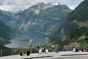 Erleben Sie Flydalsjuvet in Geiranger auf der UNESCO Geirangerfjord & Trollstigen Tour - Geiranger, Norwegen