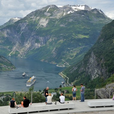 Erleben Sie Flydalsjuvet in Geiranger auf der UNESCO Geirangerfjord & Trollstigen Tour - Geiranger, Norwegen
