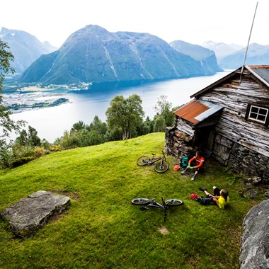 Opplev vakre Åndalsnes med Fjord Tours på UNESCO Geirangerfjord og Trollstigen turen