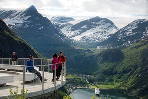 Erleben Sie die Eagle Road in Geiranger mit Fjord Tours auf der UNESCO Geirangerfjord and Trollstigen Tour - Geiranger, Norwegen