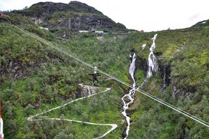Opplev Flåm Zipline på Norge i et nøtteskall® turen med Fjord Tours 