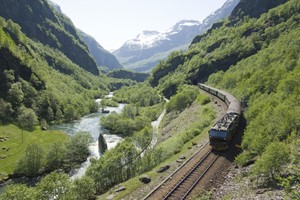 Descubre el tren panorámico de Flåm durante el conocido tour Norway in a nutshell® de Fjord Tours