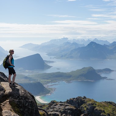 Majestätische Berge auf den Legendären Lofoten mit Fjordtouren. Lofoten Norwegen