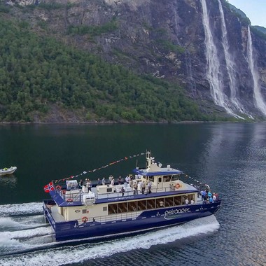Geirangerfjord Cruise & Wanderung zum Hof Skageflå