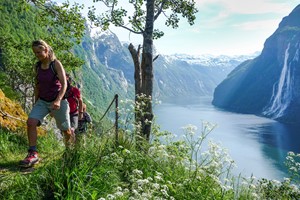 Fjordcruise på Geirangerfjorden & fjelltur til Skageflå
