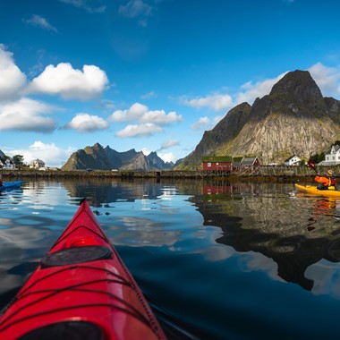 Erleben Sie Kajakfahren auf den Loften Islands in a nutshell  our - Norwegen