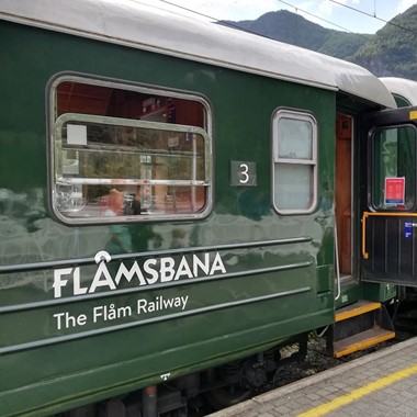 El tren de Flåm durante recorrido Sognefjord in a nutshell, Flåm, Noruega