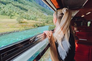 Malerische Fahrt mit Flåmsbana auf dem Sognefjord in a nutshell trip - Flåm, Norwegen