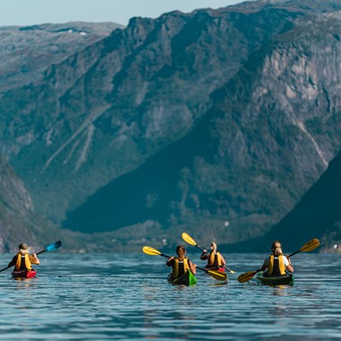 Im Kajak auf dem Hardangerfjord - Ulvik; Norwegen