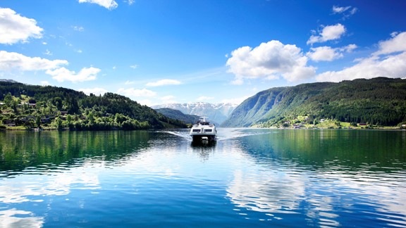 En reise på Hardangerfjord in a nutshell - nyt en båttur på fjorden 