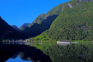 Norway in a nutshell® - Elektrische Fjordkreuzfahrt auf dem Nærøyfjord 