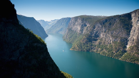 Erleben Sie der jordkreuzfahrt auf dem Nærøyfjord und Sognefjord  mit Fjord Tours auf dem Sognefjord & Nærøyfjord in a nutshell Tour - Gudvangen, Norwegen