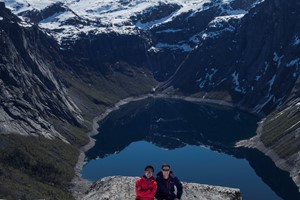Erleben Sie Trolltunga mit Fjord Tours auf dem Hardangerfjord in a nutshell Wintertour - Odda, Norwegen